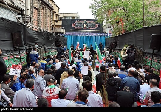 عصر روز یکشنبه به مناسبت آغاز هفته کارگر، جمعی از کارگران و اعضای تشکل‌های کارگری و بازنشستگی کشور با حضور در محل مقتل رهبر شهید انقلاب با آرمان‌های ایشان تجدید عهد کردند.