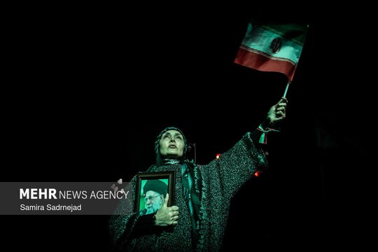 اقشار مختلف مردم برای خنثی کردن توطئه احتمالی دشمن صهیونی، همدل و هم‌صدا در میدان جهاد تهران حاضر شدند.
