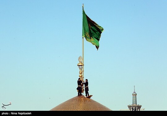 همزمان با سالروز ولادت امام رضا(ع)، آیین تعویض پرچم و پوش ضریح مطهر رضوی با حضور تولیت آستان قدس برگزار شد و نقاره‌های حرم ثامن‌الحجج(ع) در صبح میلاد حضرت نواخته شد.