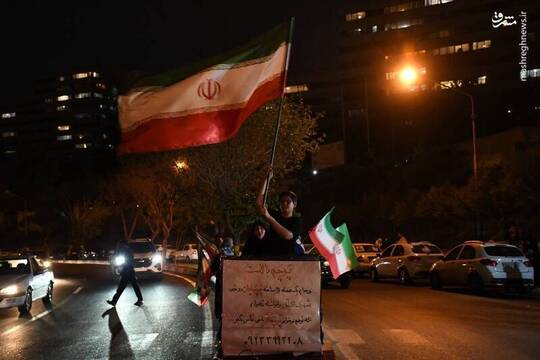 پرچم جمهوری اسلامی ایران به مدت یک هفته ۲۴ساعته و بدون وقفه به همت اهالی شهرک اکباتان برافراشته نگه داشته شده است.