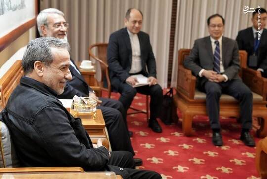 استقبال مقامات ایرانی و چینی از سیدعباس عراقچی در فرودگاه
