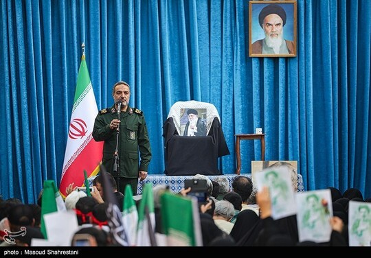 مراسم اجتماع و بیعت جهادگران با رهبر معظم انقلاب اسلامی عصر روز پنجشنبه با حضور سردار زهرایی مسئول سازمان بسیج سازندگی کشور در خیابان کشوردوست برگزار شد.
