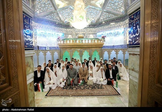 در سالروز ازدواج حضرت علی (ع) و حضرت فاطمه (س) و به همت نهاد نمایندگی مقام معظم رهبری در دانشگاه بوعلی سینای همدان مراسم جشن ازدواج چهل زوج دانشجو در بارگاه ملکوتی امامزاده عبدالله (ع)همدان برگزار شد.