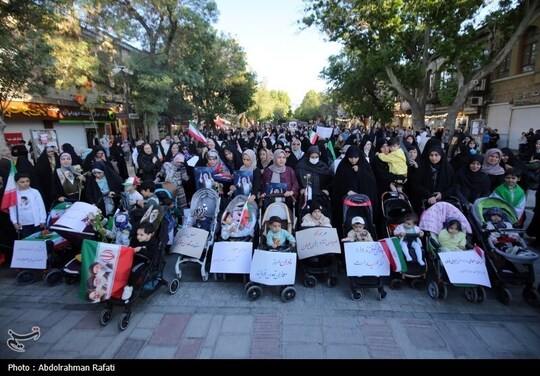 همایش پیاده روی مادران و کودکان کالسکه سوار با عنوان (نسل عهد) در همدان برگزار شد.