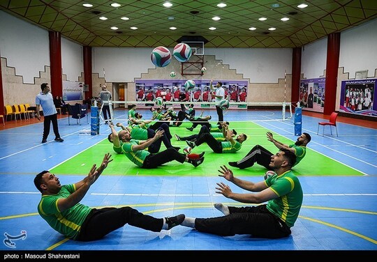 اردوی تیم‌ ملی والیبال نشسته