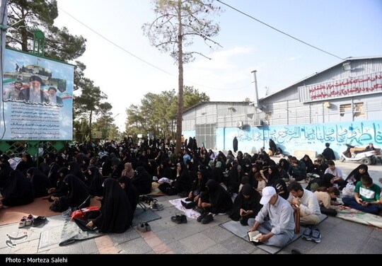 مراسم دعای عرفه در گلستان شهدای اصفهان