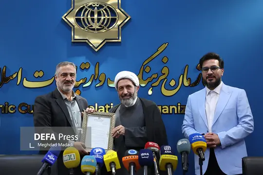 نشست «پاسداشت دستاورد‌های جهانی برنامه قرآنی محفل» صبح امروز با حضور حجت‌الاسلام محمدمهدی ایمانی‌پور رئیس سازمان فرهنگ و ارتباطات اسلامی، حامد شاکرنژاد و احمد ابوالقاسمی برگزار شد.