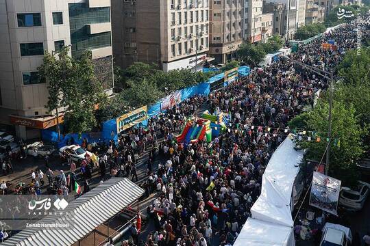 همزمان با سالروز عید سعید غدیر خم جشن بزرگ «میهمانی کیلومتری غدیر» در خیابان انقلاب و آزادی حد فاصل میدان امام حسین (ع) تا میدان آزادی برگزار شد.