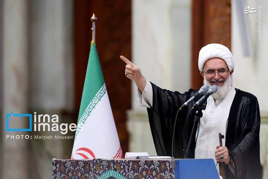 مراسم عبادی سیاسی نماز جمعه به امامت حجت‌الاسلام والمسلمین محمدجواد حاج‌علی‌اکبری امام جمعه موقت تهران در مرقد مطهر حضرت امام خمینی(ره)