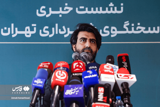 نشست خبری عبدالمطهر محمدخانی، سخنگوی شهرداری تهران در با حضور جمعی از اصحاب رسانه امروز دوشنبه ۱۸ خرداد ماه ۱۴۰۵ برگزار شد.