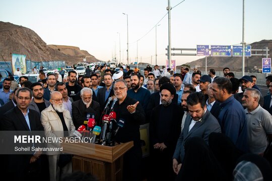 مراسم بهره‌برداری از گام نخست آزادراه شهید شوشتری و تکمیل دسترسی های تقاطع ثامن، عصر شنبه با حضور علیرضا زاکانی، رئیس و جمعی از اعضای شورای شهر تهران برگزار شد.