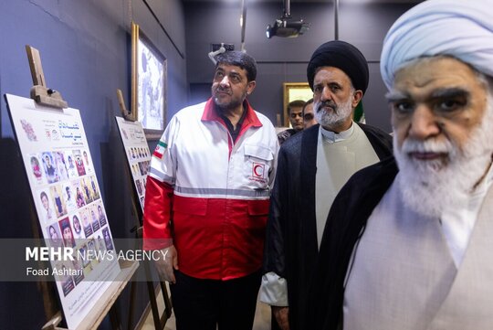 یادواره دانش آموزان شهید مدرسه میناب با عنوان نغمه‌های بی‌صدا با حضور پیرحسین کولیوند در گالری فکه باز موزه دفاع مقدس افتتاح شد.