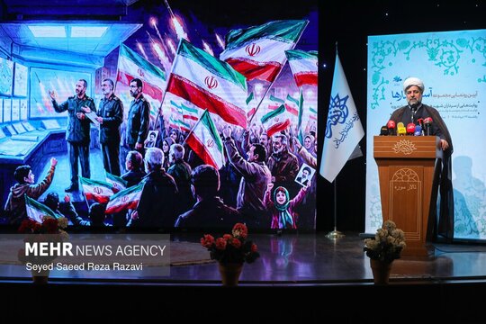 به مناسبت فرارسیدن سالگرد جنگ دوازده روزه، مجموعه کتاب «آسمان‌دارها» با حضور خانواده های معظم شهداء و ایثارگران در تالار سوره حوزه هنری انقلاب اسلامی برگزار شد.