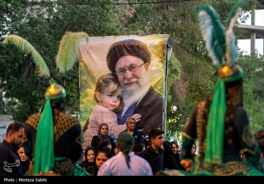 کاروان نمادین ورود امام حسین (ع) ویارانش به صحرای کربلا در شهر مبارکه صفهان برگزار شد