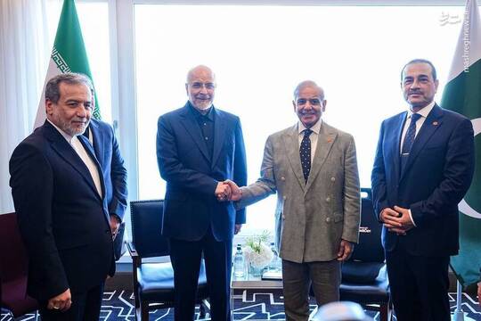شهباز شریف نخست وزیر و عاصم منیر فرمانده ارتش پاکستان با محمدباقر قالیباف رئیس هیئت ایرانی میناب ۱۶۸ دیدار و گفتوگو کردند.