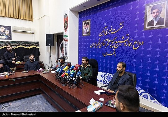 نشست خبری اعلام برنامه‌های آیین‌های وداع، اقامه نماز و تشییع پیکر مطهر امام شهید امت و خانواده شهید ایشان با حضور سردار حسن حسن‌زاده   در مصلی امام خمینی(ره) برگزار شد.