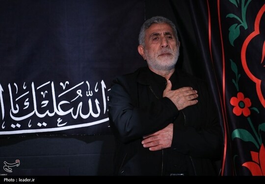حضور سردار قاآنی در عزاداری شام غریبان در جوار مقتل قائد شهید انقلاب