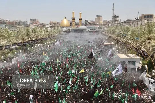 همزمان با روز عاشورا در عراق و سالروز شهادت حضرت اباعبدالله الحسین (ع)، میلیون‌ها عزادار حسینی امروز در کربلای معلی در آیین تاریخی «رکضة طویریج» شرکت کردند و با هروله به سوی حرم مطهر امام حسین (ع) حرکت کردند.