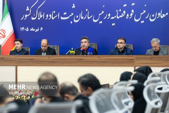 نشست خبری حسن بابایی رئیس سازمان ثبت اسناد و املاک کشور  با حضور اصحاب رسانه برگزار شد.