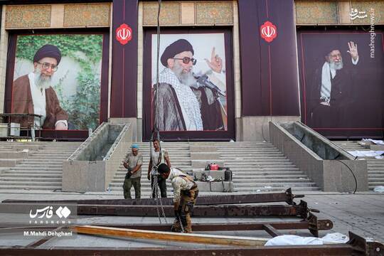 مراحل آماده‌سازی محل مراسم وداع با پیکر رهبر شهید انقلاب