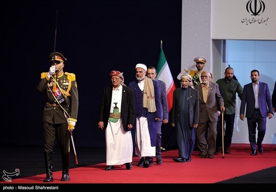 ادای احترام مهمانان و مسئولان خارجی به پیکر امام شهید