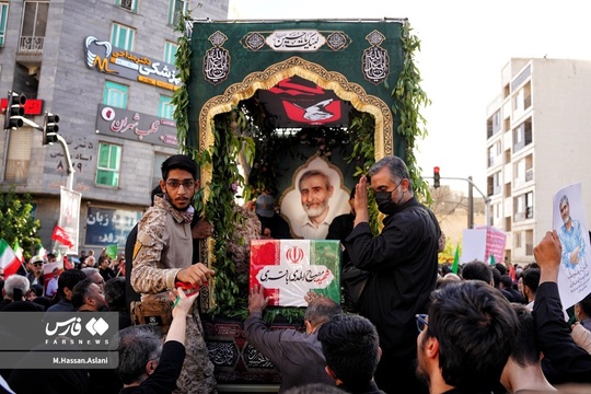 تشییع پیکر شهید مصباح الهدی باقری، داماد رهبر شهید انقلاب با حضور مسئولان کشوری و لشکری و آحاد مردم  در محله شهران برگزار شد.