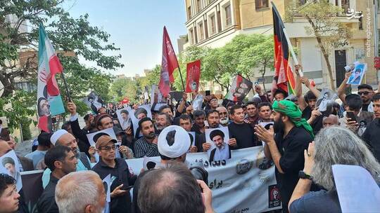 حضور زائران افغانستانی در مراسم بدرقه رهبر شهید