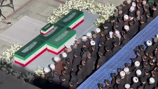 اقامه نماز بر پیکر رهبر شهید انقلاب