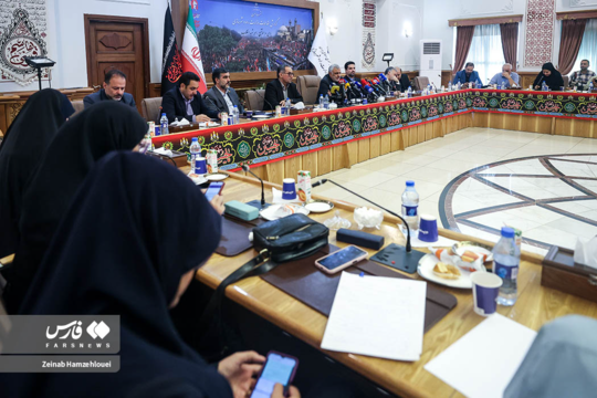 نشست اقدامات وزارت راه و شهرسازی برای مراسم تشییع رهبر شهید