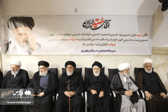 آیین بزرگداشت رهبر شهید حضرت آیت‌الله سید علی خامنه‌ای (ره) از سوی جامعه مدرسین حوزه علمیه قم و مجلس خبرگان رهبری و سایر نهادهای حوزوی در حرم کریمه اهل‌بیت برگزار شد.
