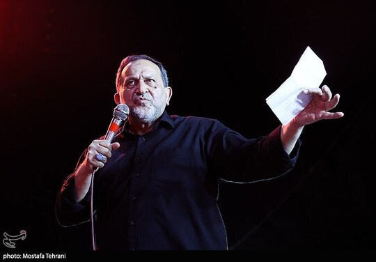 حمید رضا مقدم فر مشاور فرماندهی کل سپاه پاسداران انقلاب اسلامی امشب در تجمع مردمی میدان شهدای تهران حضور و سخنرانی کرد .