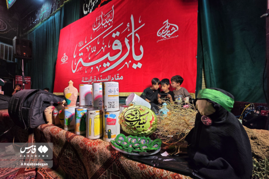 کودکان و نوجوانان یزدی همزمان با ایام شهادت حضرت رقیه (س) در مراسمی قلک‌هایشان را نذر آب کردند تا با پس انداز یکساله خود میزبان زائزان اربعین حسینی شوند.