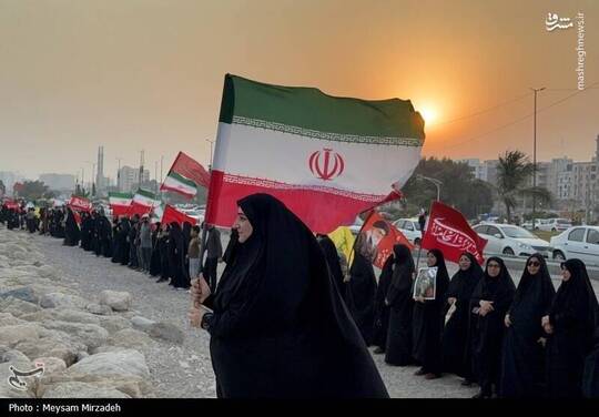 زنجیره انسانی جان‌فدایان خلیج‌فارس در بندرعباس