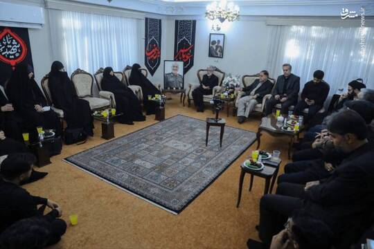 همزمان با سالگرد شهادت سپهبد شهید حسین سلامی. غلامعلی حدادعادل به همراه جمعی از اعضای دفتر حفظ و نشر آثار رهبر شهید انقلاب و اصحاب رسانه با حضور در منزل این شهید با خانواده وی دیدار و به مقام شامخ او ادای احترام کردند.