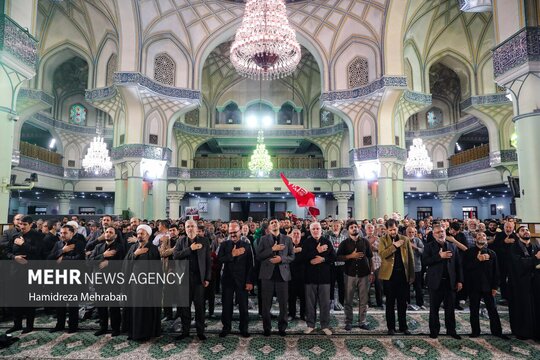 مراسم بزرگداشت رهبر شهید انقلاب اسلامی و اعضای خانواده شهید ایشان، با حضور خانواده رئیس‌جمهور شهید آیت‌الله سیدابراهیم رئیسی، اعضا و مدیران دولت سیزدهم در آستان مقدس حضرت عبدالعظیم حسنی(ع) برگزار شد.
