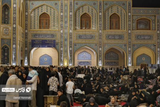 این روزها شیعیان از سراسر جهان به شهر نجف می‌آیند، تا امیرالمؤمنین (ع) را زیارت کنند
