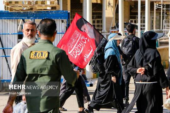 تردد زائران اربعین با پرچم‌ سرخ انتقام از مرز خسروی