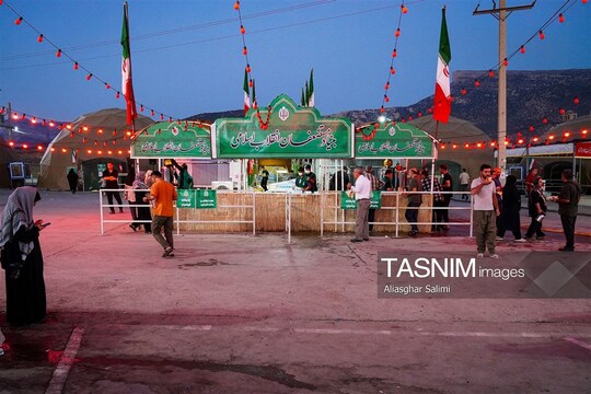 خدمت بی‌وقفه به زائران اربعین حسینی در مسیر مرز مهران