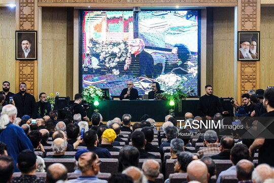 مراسم گرامیداشت زنده یاد «اکبر عبدی»،بازیگر سینما و تلویزیون در مسجد جامع شهرک غرب برگزار شد..