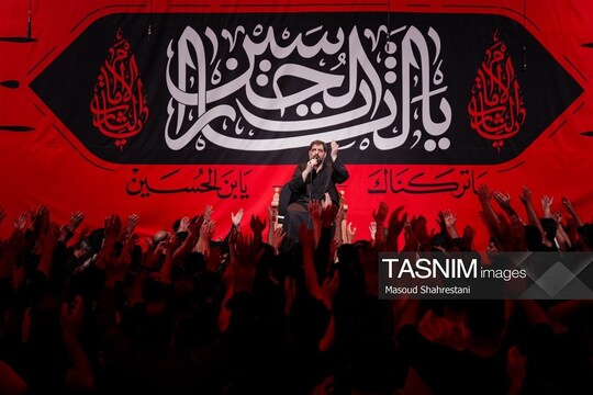 اولین شب از عزاداری ایام اربعین حسینی هیات ریحانه‌الحسین(سلام‌الله‌علیها)،با سخنرانی حجت‌الاسلام مهدی گودرزی و مرثیه‌سرایی حاج سیدمجید بنی‌فاطمه در عمود 762 جاده نجف به کربلا برگزار شد.

