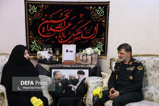 دیدار سردار احمدرضا رادان فرمانده کل انتظامی کشور بهمراه سردار بهمن کارگر رئیس بنیاد حفظ آثار و نشر ارزش‌های دفاع مقدس و مقاومت با خانواده سرلشکر شهید غلامرضا سلیمانی رییس سازمان بسیج مستضعفین