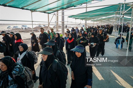 عبور زائران اربعین حسینی از مرز شلمچه