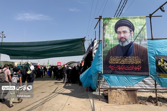 جلوه ارادت به رهبر انقلاب در اربعین حسینی