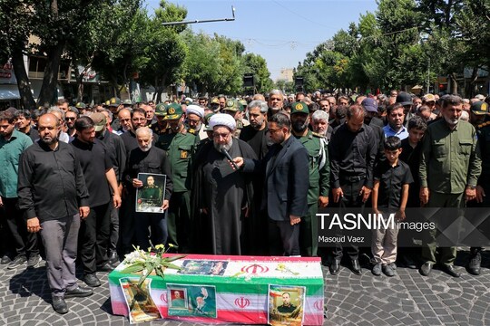 سرتیپ دوم شهید محمود ملاجباری که در حملات اخیر آمریکایی_صهیونی به استان زنجان به‌ شهادت رسیده بود، به دست مردم تبریز بدرقه و تشییع شد.