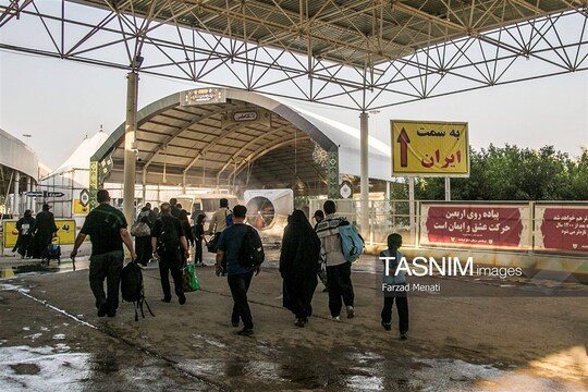 مرز بین‌المللی خسروی، پس از روزها میزبانی از زائران عازم کربلا، اکنون مقصد بازگشت کاروان‌های اربعین است؛ زائرانی که پس از زیارت عتبات عالیات، از این گذرگاه وارد کشور می‌شوند.