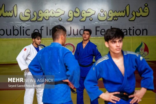 تیم جودو نوجوانان ایران که خود را برای حضور در مسابقات جهانی آماده می کند، تمریناتش را در سالن جودو شهید کبکانیان پیگیری می کند.