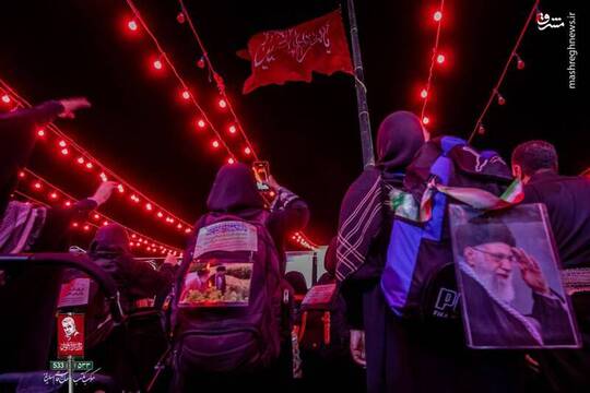 ابرپرچم خونخواهی با ذکر «یالثارات‌الحسین(ع)» در جوار موکب مکتب شهید حاج قاسم سلیمانی در عمود ۵۳۳ مسیر نجف به کربلا به اهتزاز در آمد.