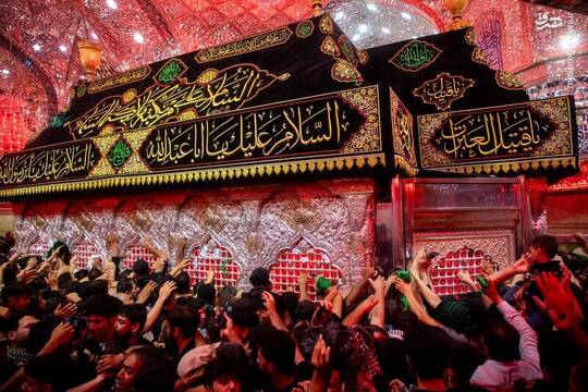 ضریح مطهر ارباب بی کفن در شب اربعین حسینی