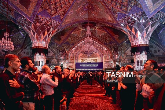 مراسم عزاداری شب اربعین حسینی، شامگاه دوشنبه در حرم مطهر رضوی برگزار شد.

