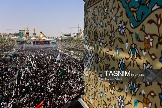 مراسم روز اربعین حسینی با قرائت زیارت اربعین و حضور پرشور عزاداران در کربلای معلی برگزار شد.